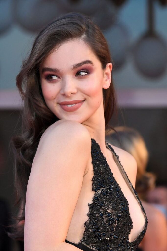 hailee steinfeld met gala 2021