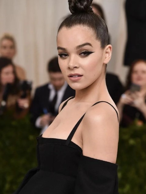 hailee steinfeld met gala 2021